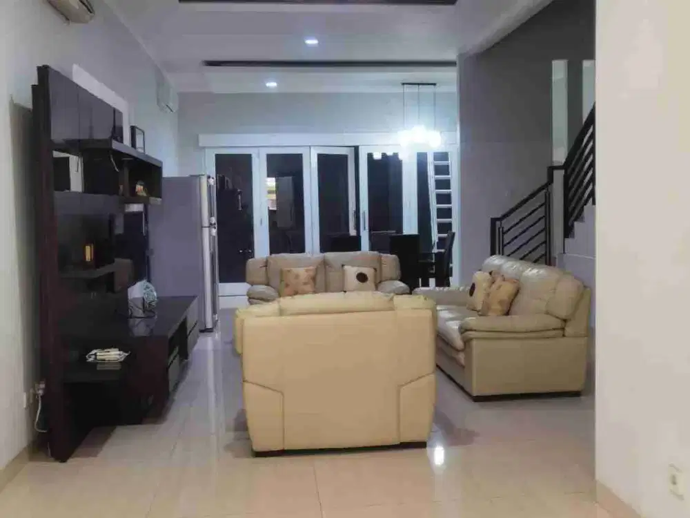 Disewakan rumah premium Full Furnished dlm cluster bebas banjir