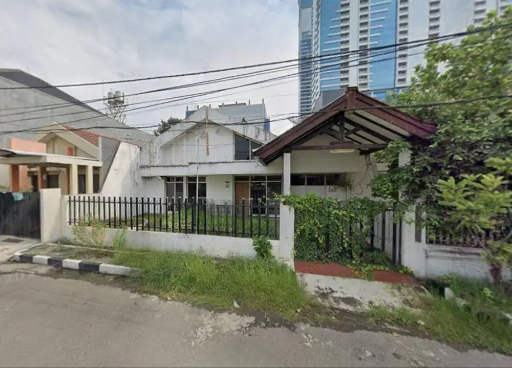 Dijual Rumah Dharmahusada Indah timur  Hitung Tanah Depan Taman