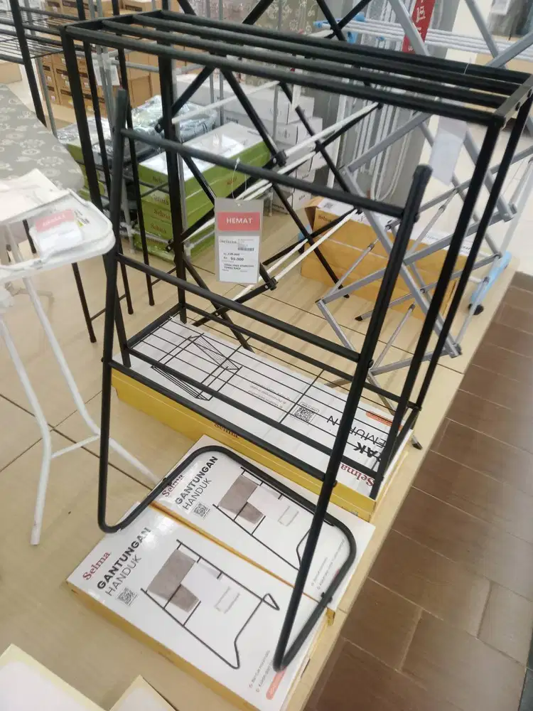 Gantungan handuk selma