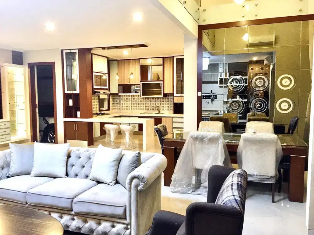 Dijual / Disewakan Rumah Mewah Cluster Oakwood 2,5 Lantai Full Furnish Siap Huni Di Lippo Cikarang