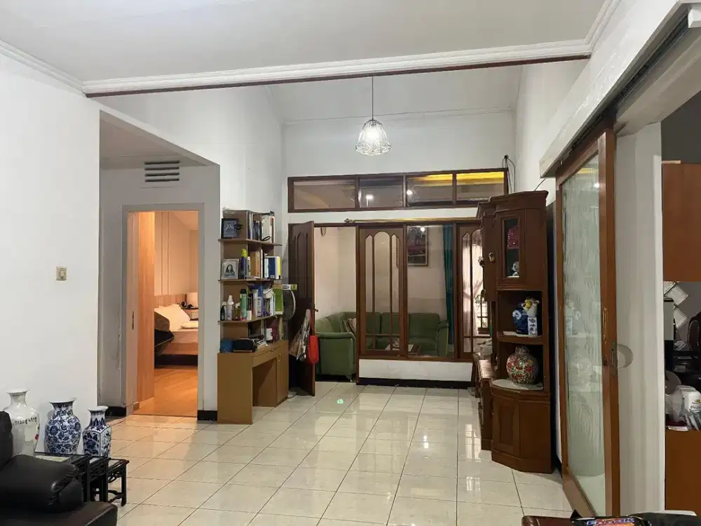 Rumah Murah Strategis pusat kota cocok untuk Kost SHM 2 lantai di Sayap Pajajaran, Bandung