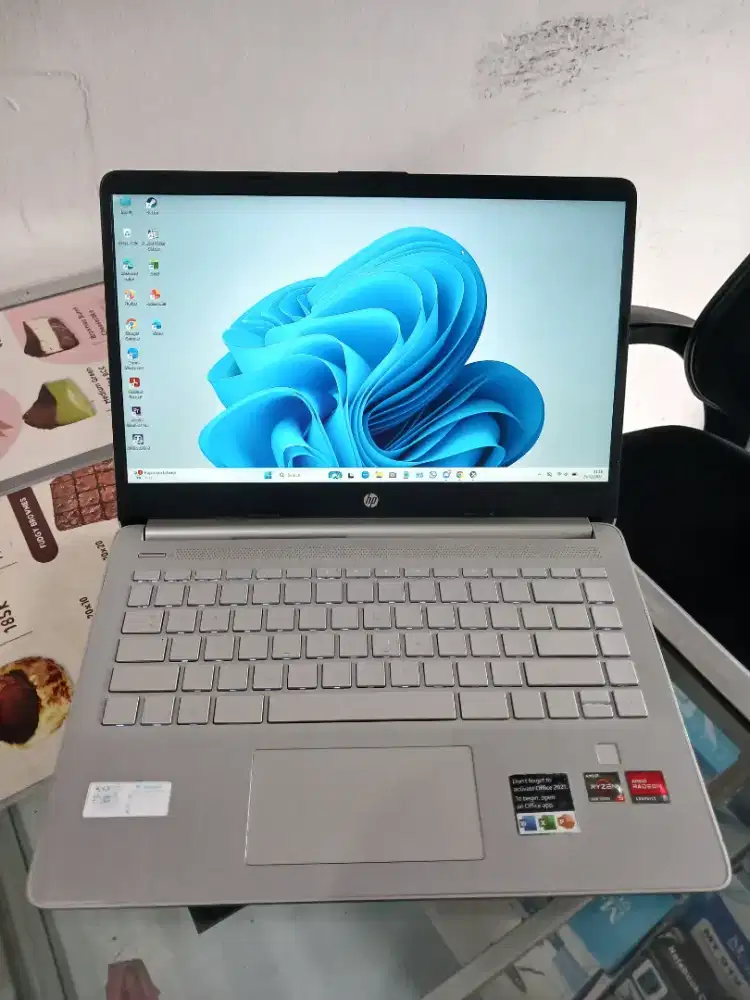 Laptop HP 14s Amd Ryzen 5 5625AU Ram 12 Ssd 512 Amd Radeon Graphics