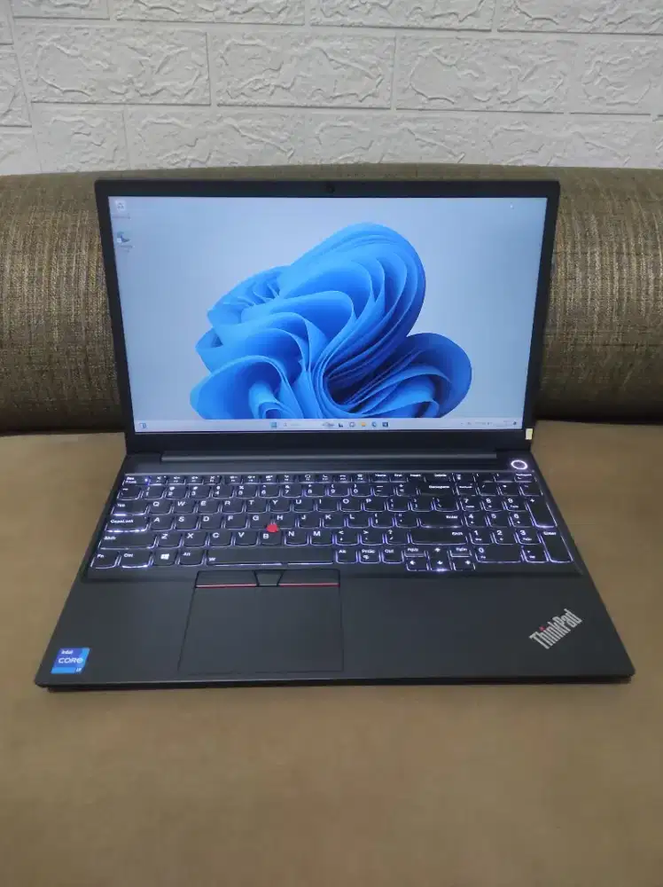 Thinkpad E15 G2 i7-1165G7 touchscreen 16gb ram 256gb ssd 15 inch fhd