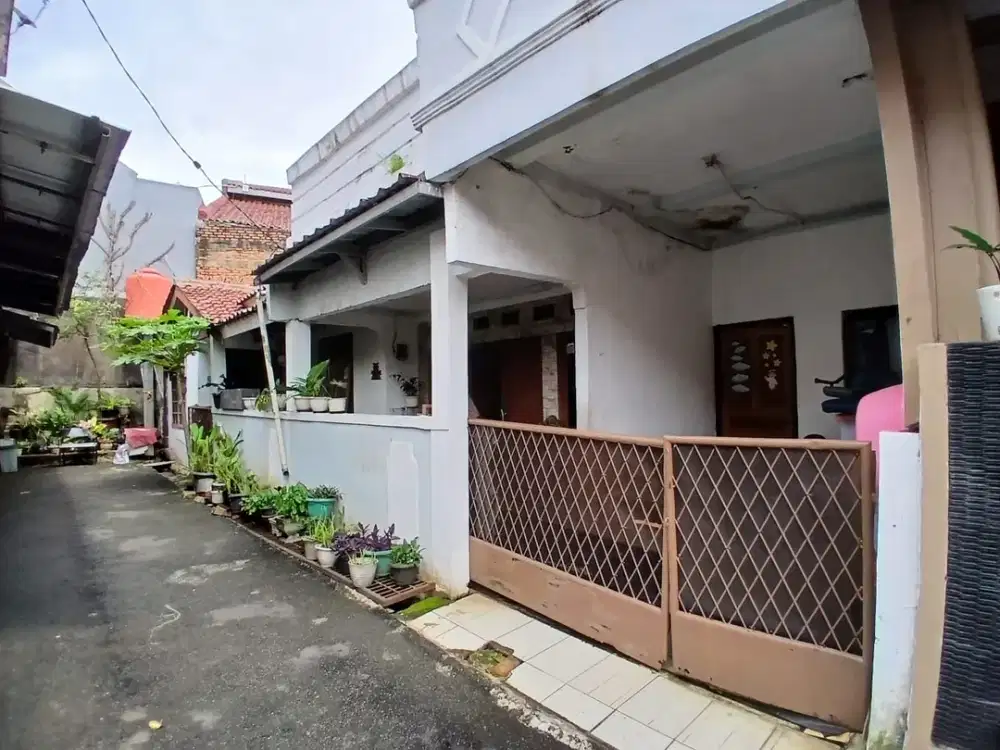 Dijual rumah di jalan Palem Cibubur