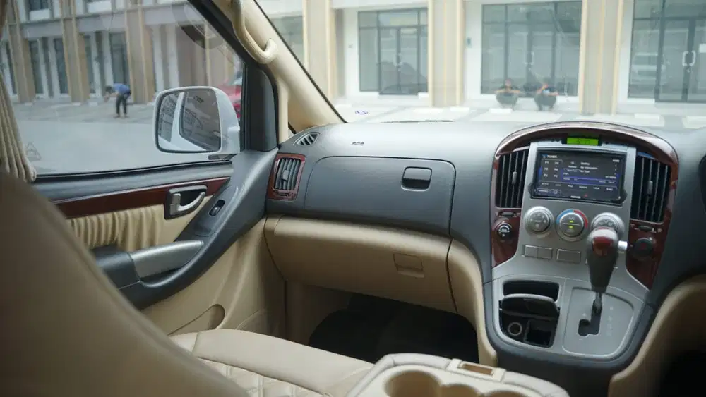 Hyundai H-1 Royal at matik thn 2014 Diesel