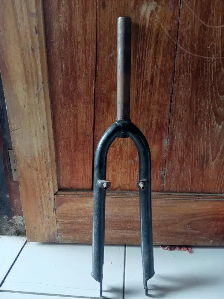 Fork rigid besi