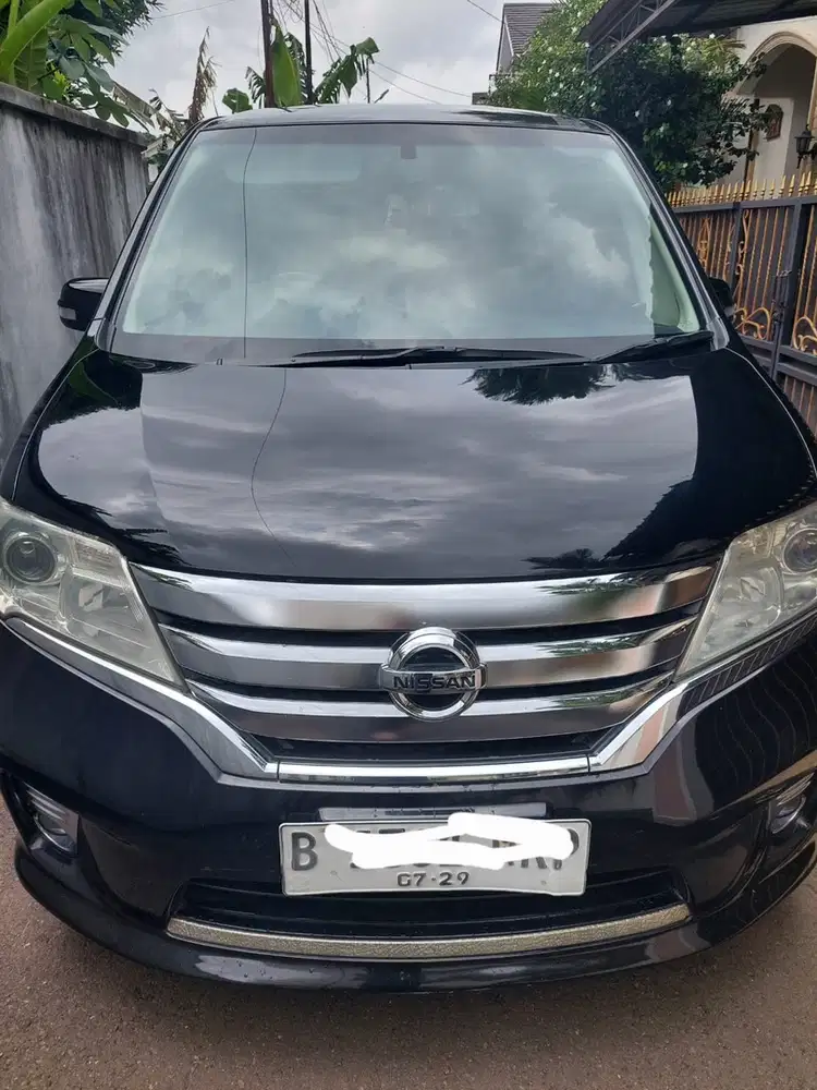 Nissan Serena 2014 Bensin hitam