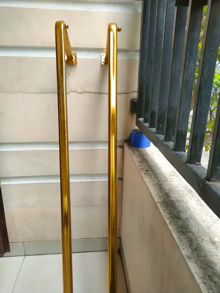 Besi siku Chrom emas ukuran P 120 cm L 30 cm