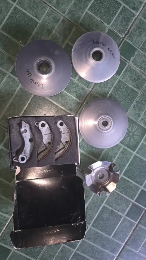 Pulley vario dan as shock depan pcx