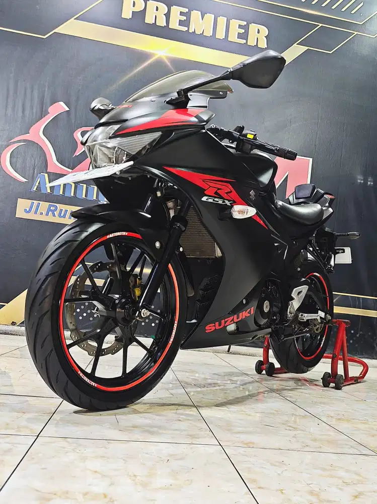 Ayo guys kepoin Suzuki GSX R 150 Keyles Th 2018 odo 7rb super cakep