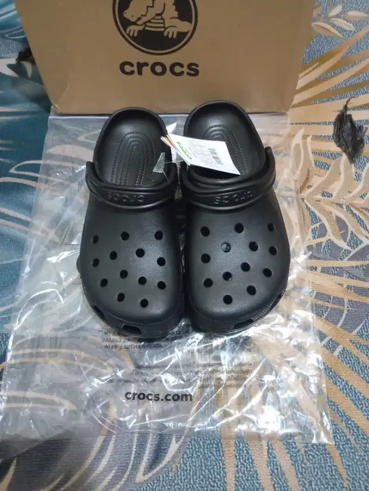 CROCS ITEM POLOS SZ M9 (42/43)