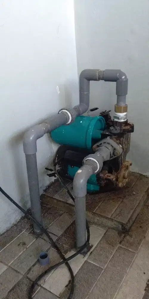 Tukang ledeng pompa air