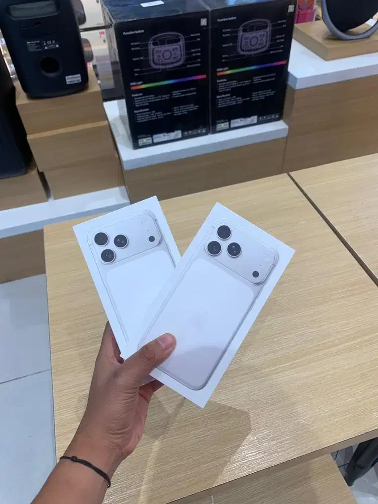 Iphone 17 pro max silver