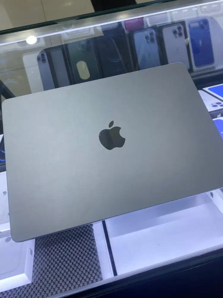 Macbook air M4 16/256 iBox