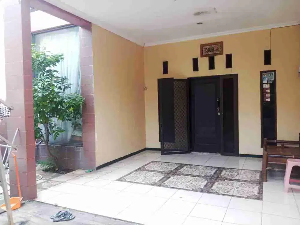 Di Jual rumah furnish cocok untuk kost, 2 lantai 10 kamar tidur  lokasi di pejanten Jakarta Selatan