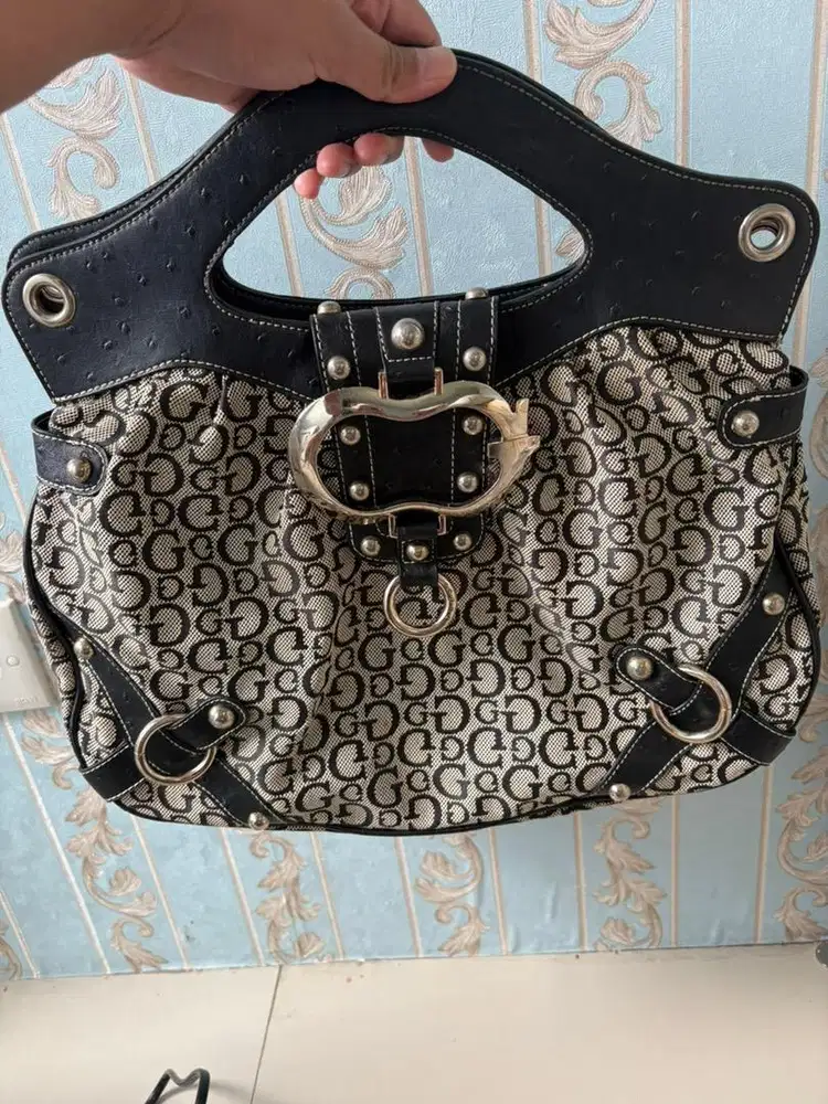 Tas guess vintage like new