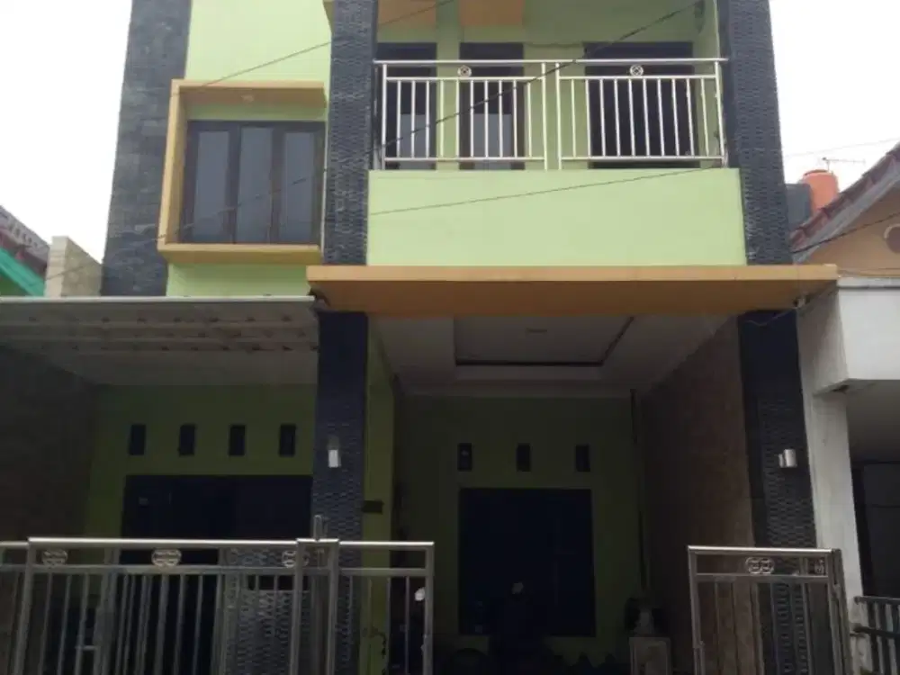 Dijual cepat Rumah 2 lantai di Taman Harapan Baru
