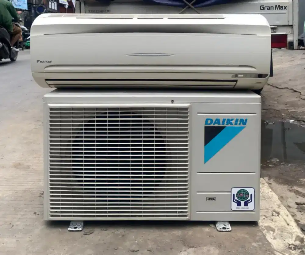 AC Daikin Thailand 1/2 PK R 410 2nd + pasang Sejabotabek