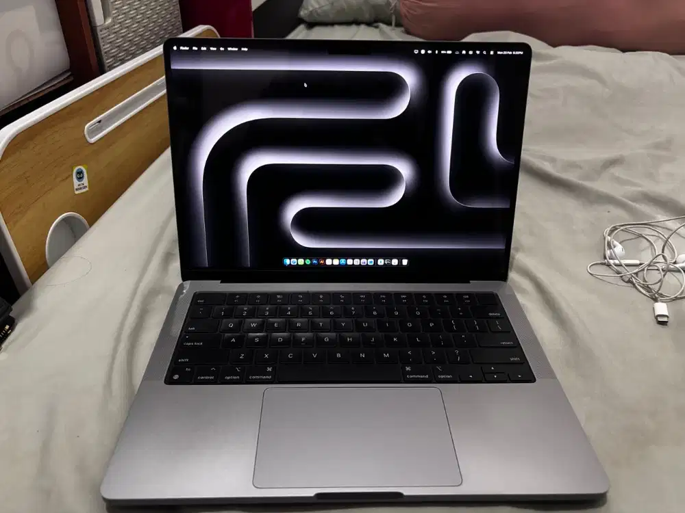 Macbook Pro M3 14 inc 512GB space grey