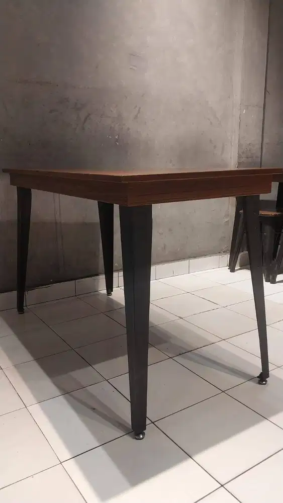 Meja Kayu Bekas