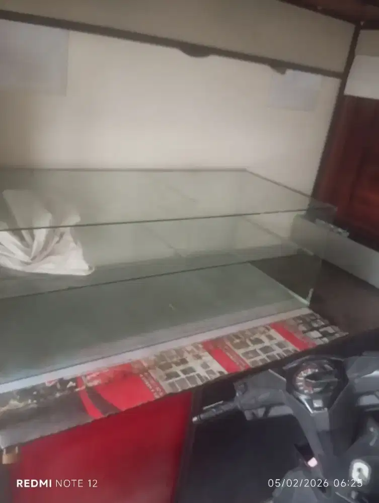 gerobak besi beroda empat