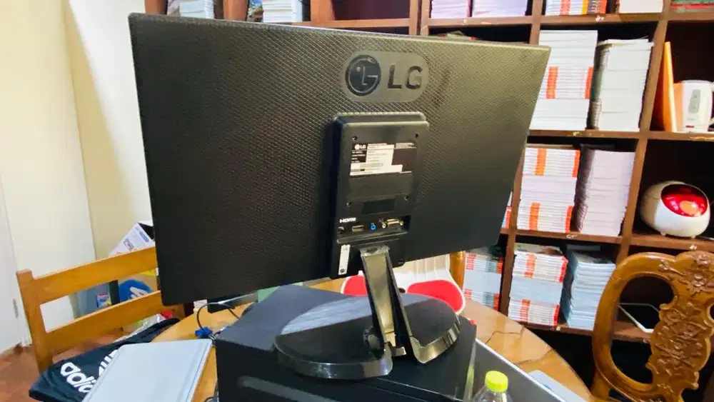 LG Monitor Komputer  20 Inch HDMI