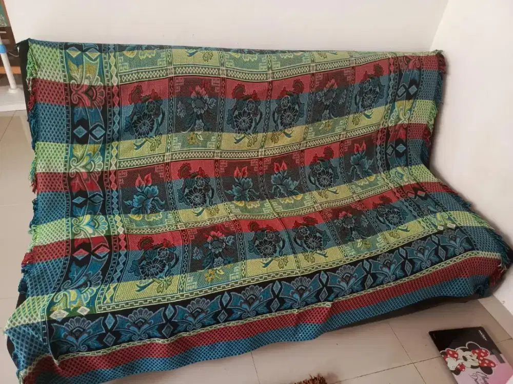 Sofa bed hitam bludru