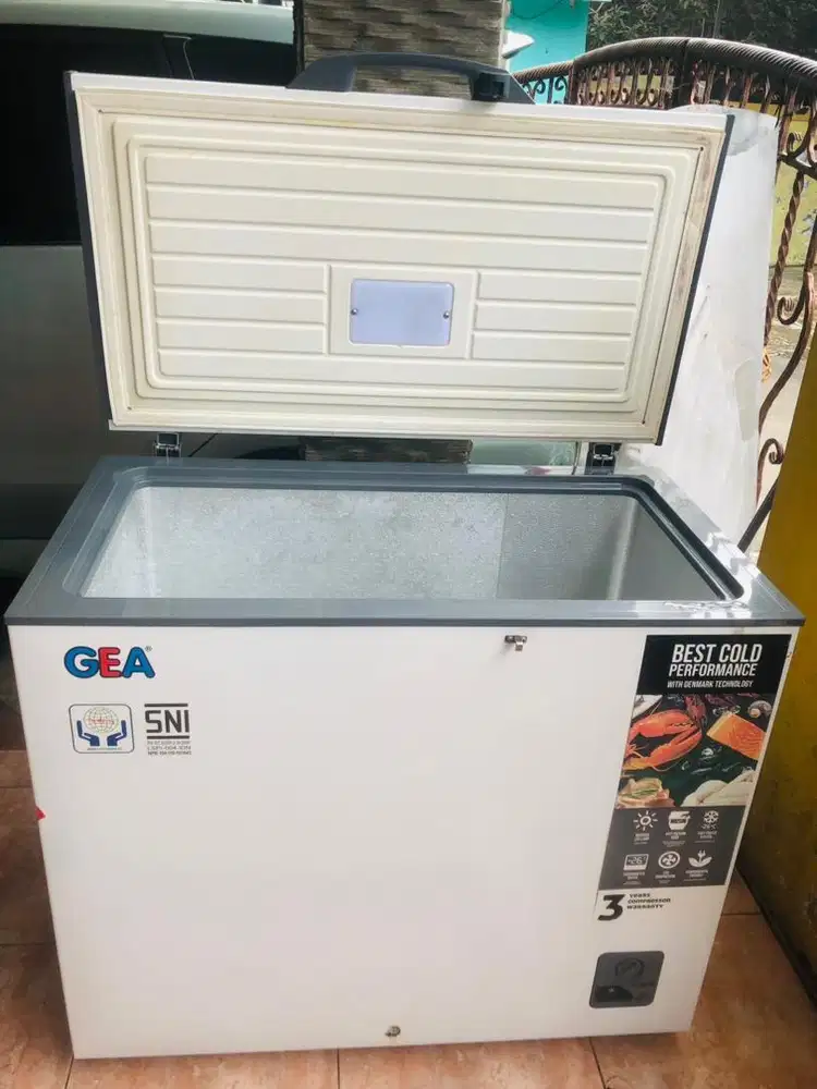 Freezer Gea kapasitas 210