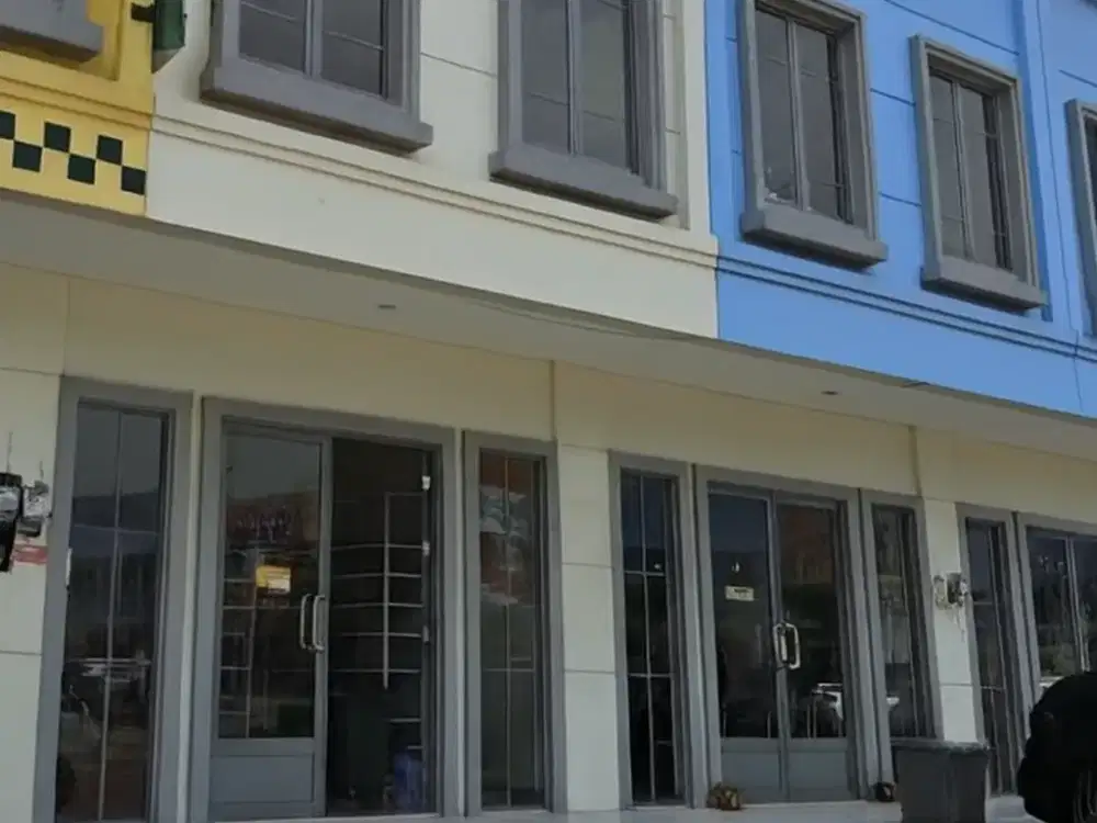 Ruko Hadap Jalan Maggiore Grande, Gading Serpong, Tangerang