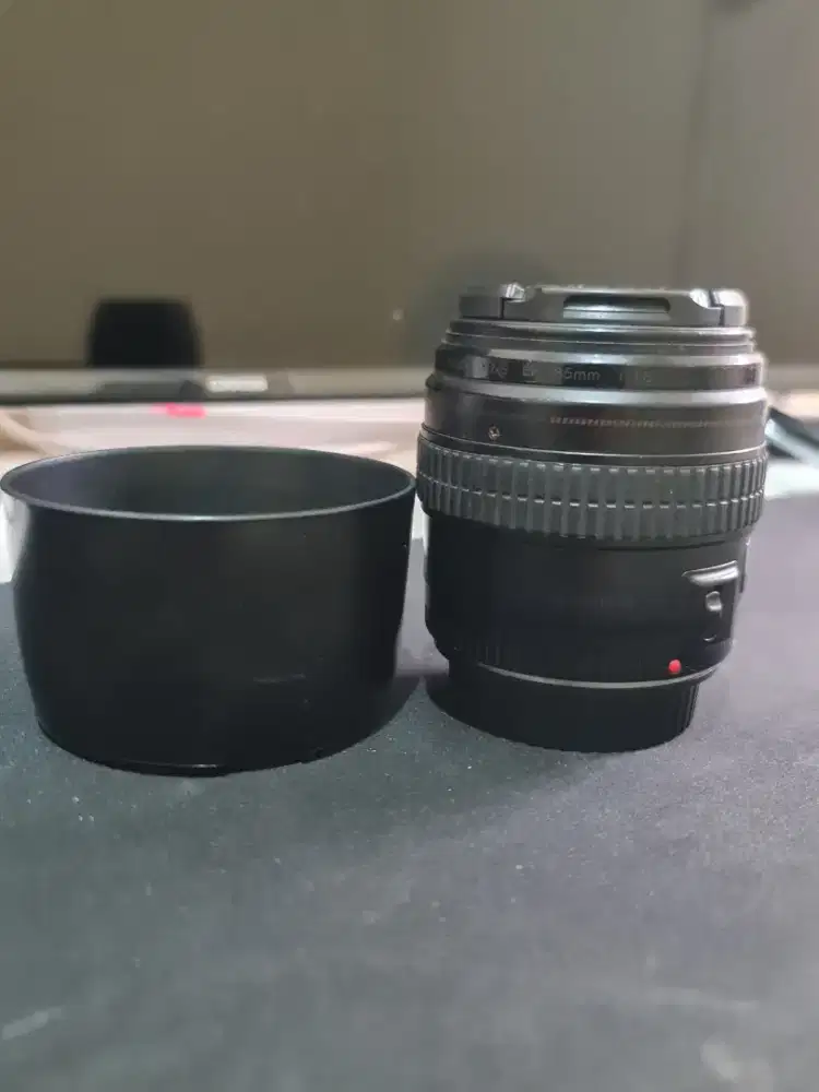 Lensa Canon EF 85mm f1.8