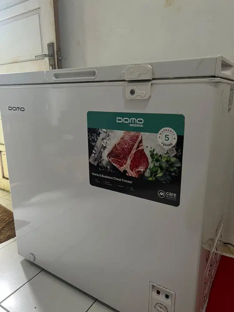 DIJUAL FREEZER DOMO MODENA PAKAIAN PRIBADI