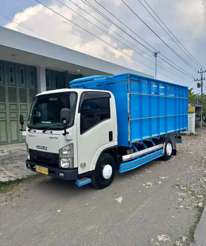 Isuzu NMR 71 T SD