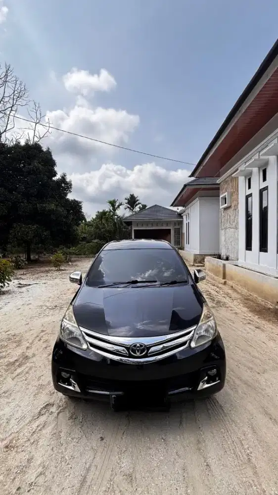 DIJUAL MOBIL AVANZA 2015