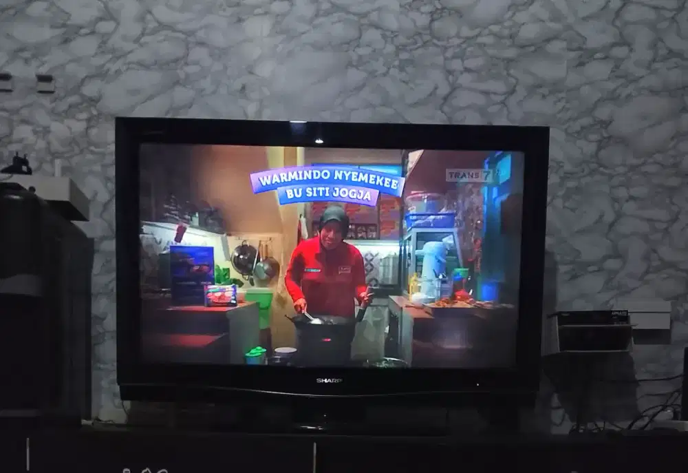 Tv sharp 35 inchi plus speaker aktif