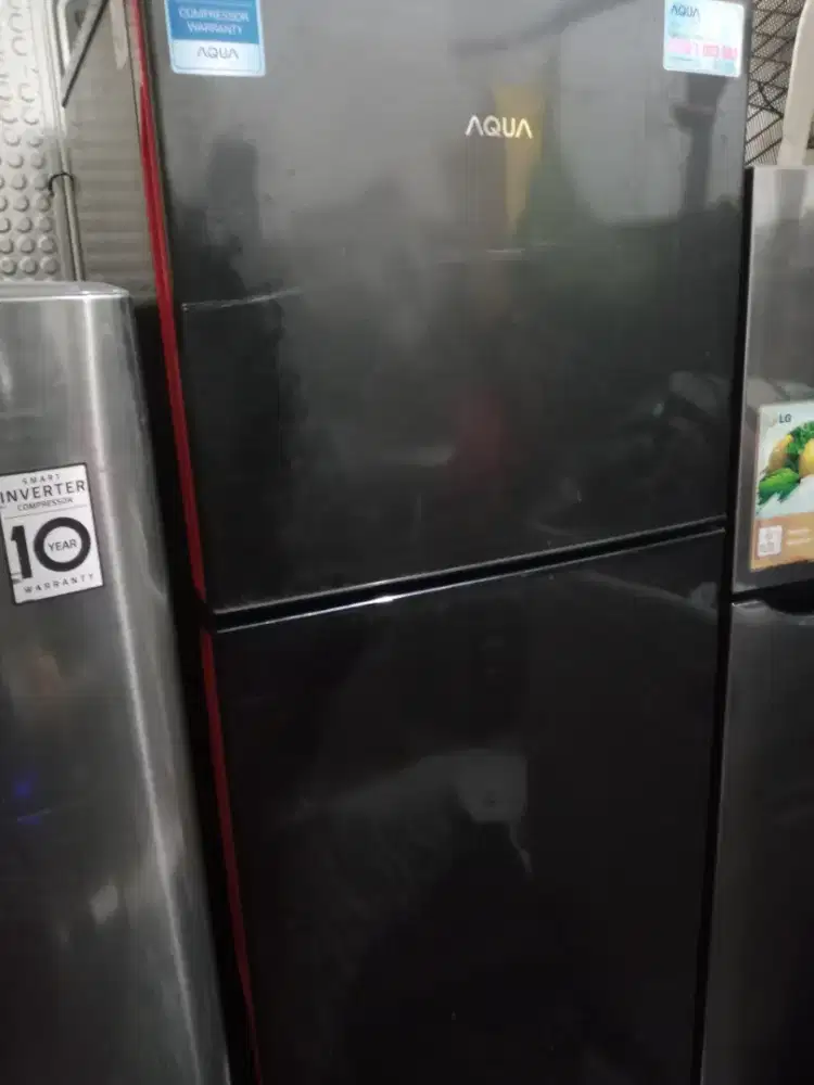 Dijual cepat kulkas dua pintu bisa nego tipis