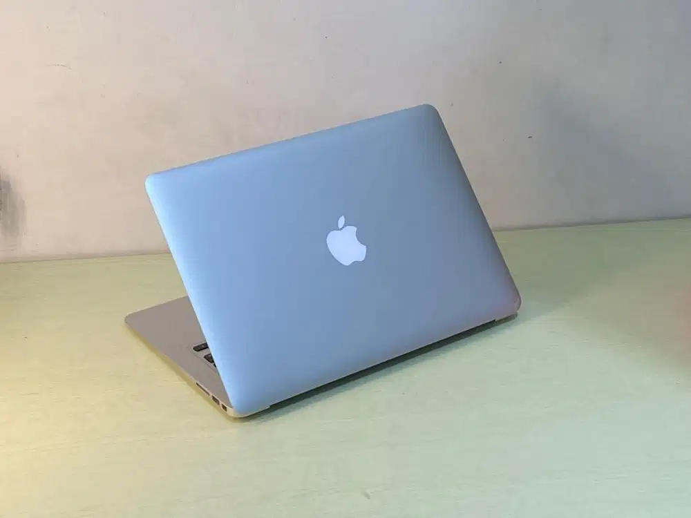 MacBook Air 2017 Intel Core i7 RAM 8 GB SSD 500 GB VGA Intel HD Mulus