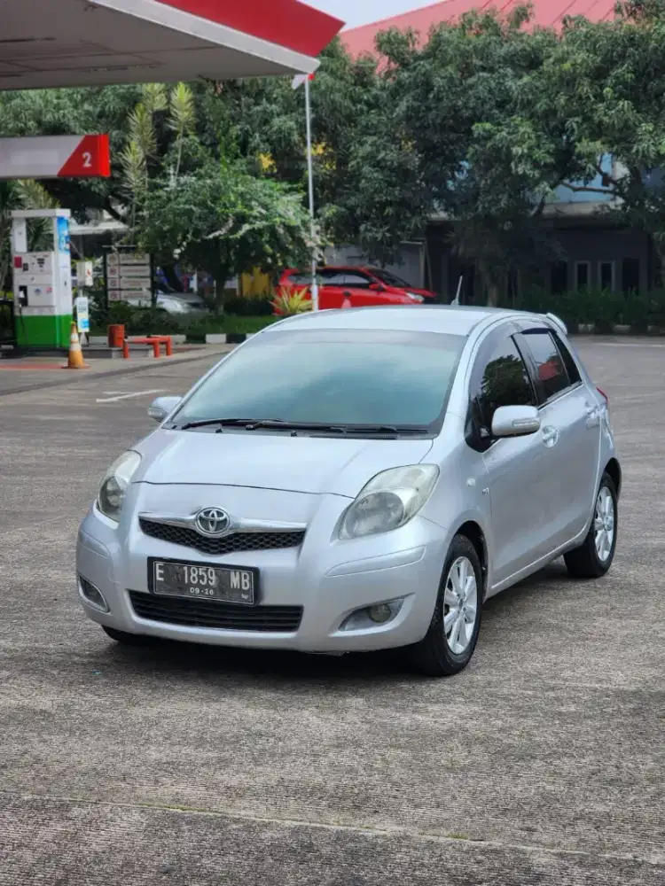 Toyota Yaris J 2011 Manual