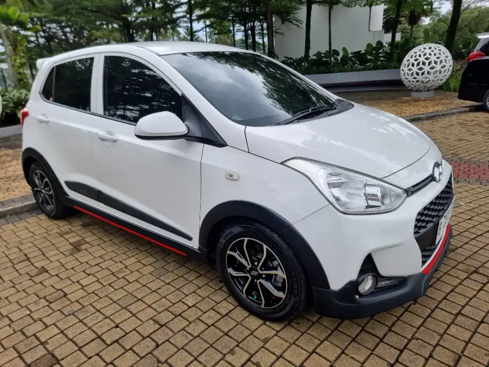 Hyundai Grand I10 tipe tertinggi matic 2017 lowkm seperti baru