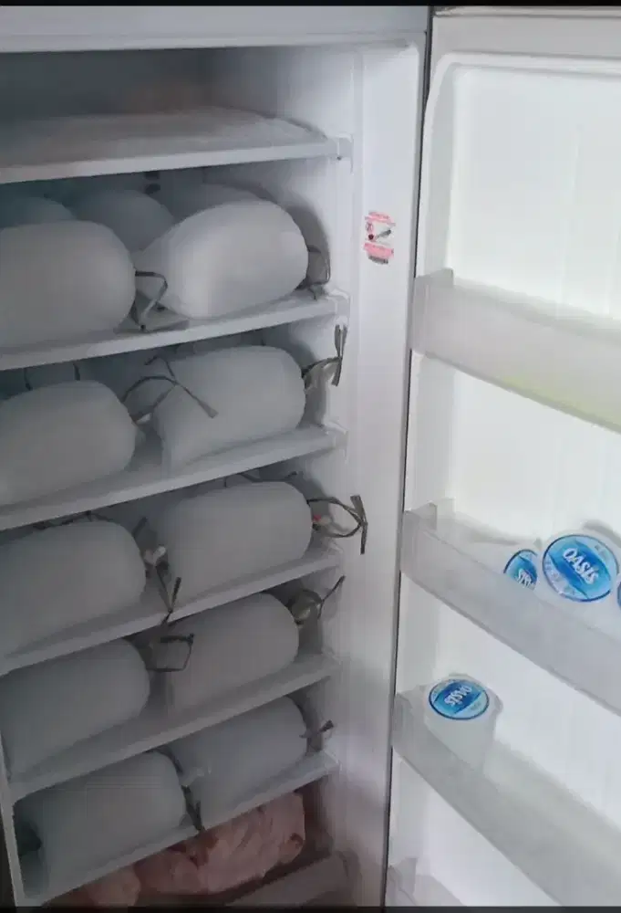 Frezeer LG bekas kondisi baik