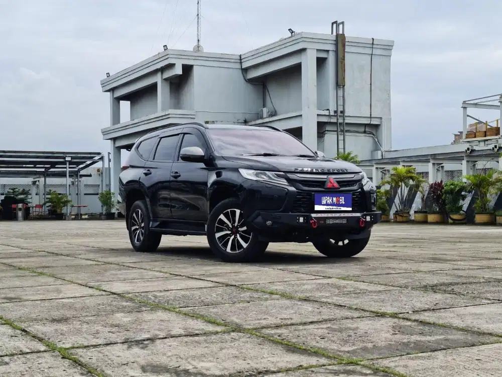 Mitsubishi Pajero Sport 2.4 Dakar Diesel AT Matic 2019 Hitam KM 44RB