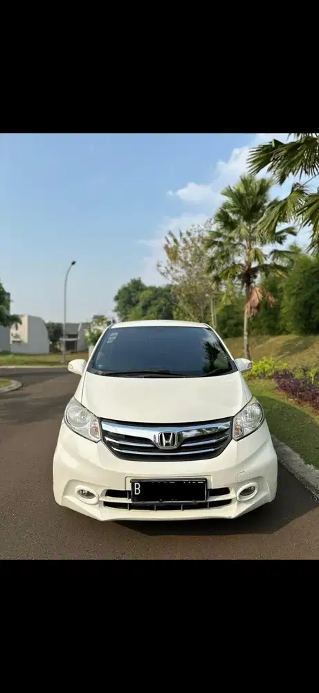 Honda Freed White AT SD 2014 + AUDIO by CARTENZ