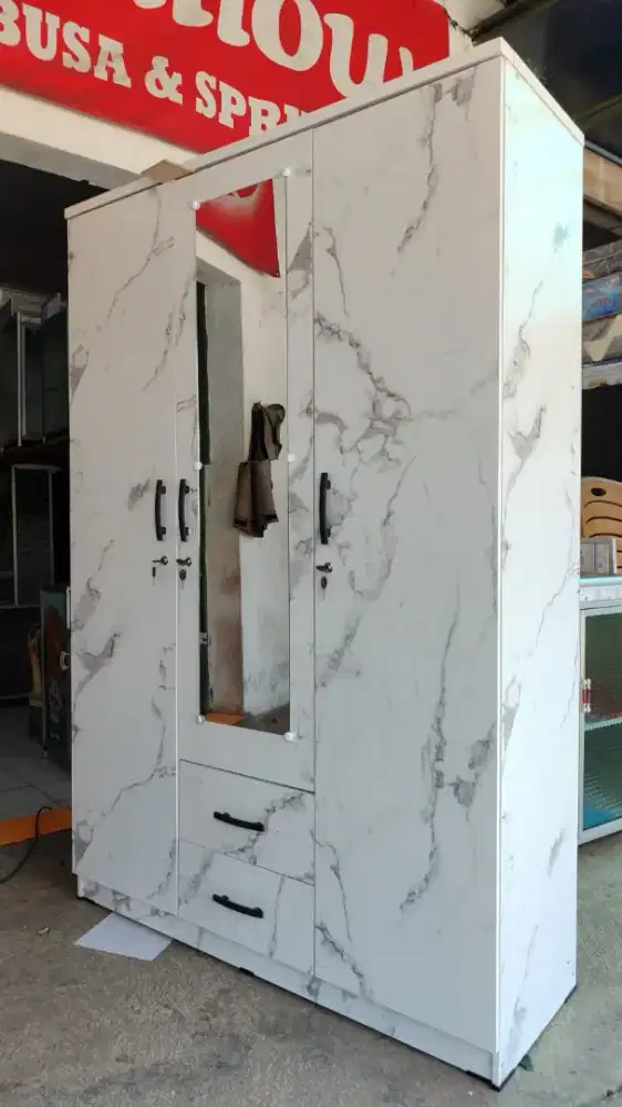 LEMARI PAKAIAN 3 PINTU
