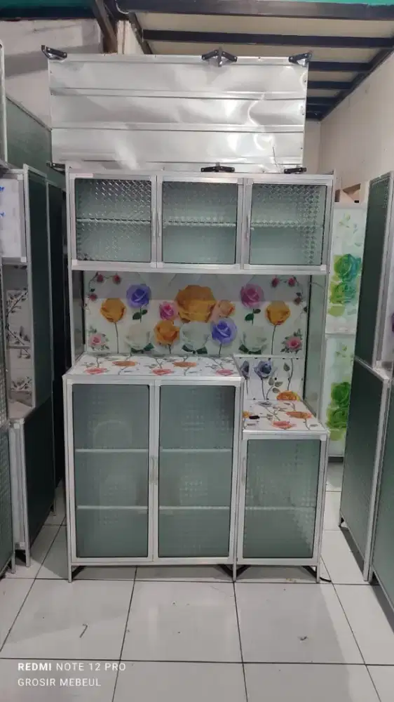 RAK PIRING KACA 3 PINTU