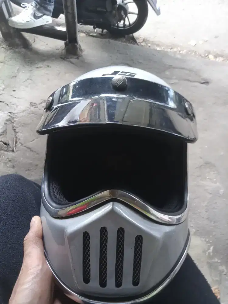 HELM CAKIL JS LIST CHROME