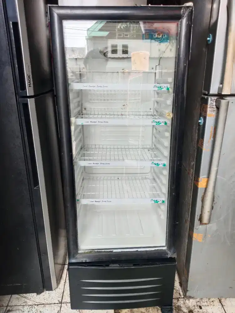 Showcase midea kondisi normal dingin siap pakai