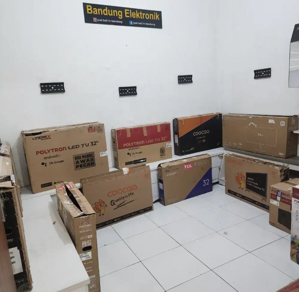 Smart tv , Android tv , ada merk COOCAA , TCL , XIAOMI , POLYTRON ,dll