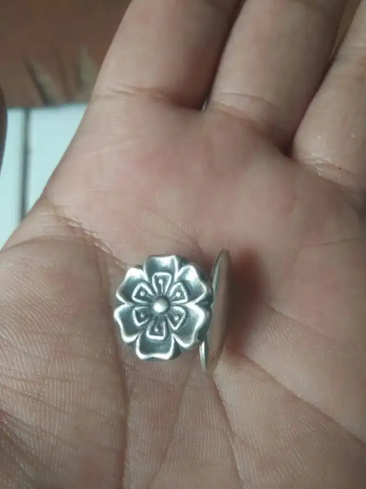 Manset atau hiasan jas perak tua dari era Nederlandsch indisch