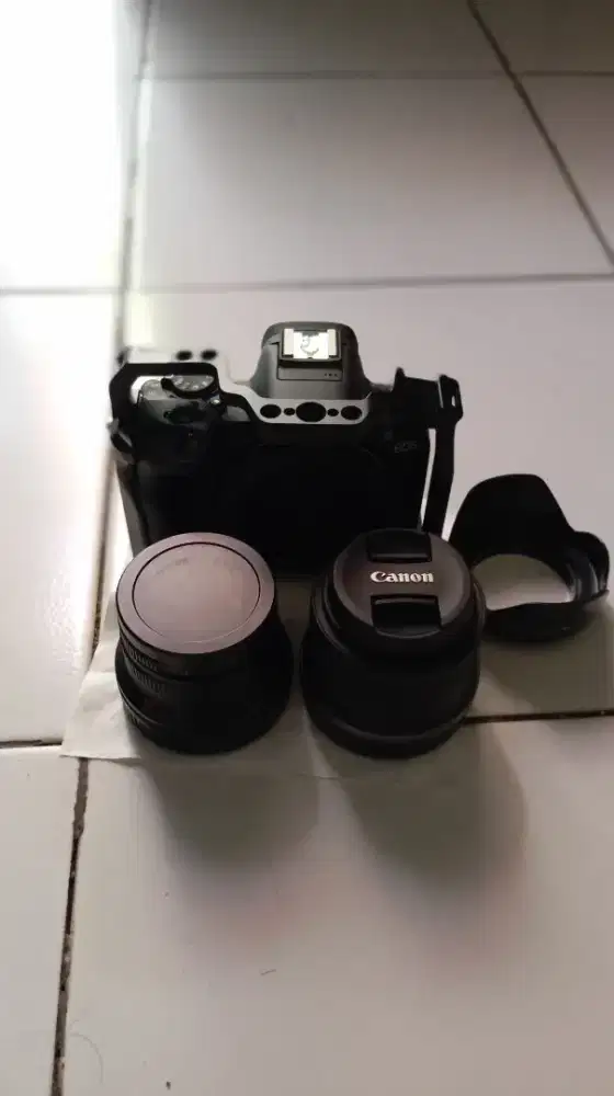 Canon EOS R100 Kit 18-45 mm + 7Artisan 35mm 1.4 + Cage Rig
