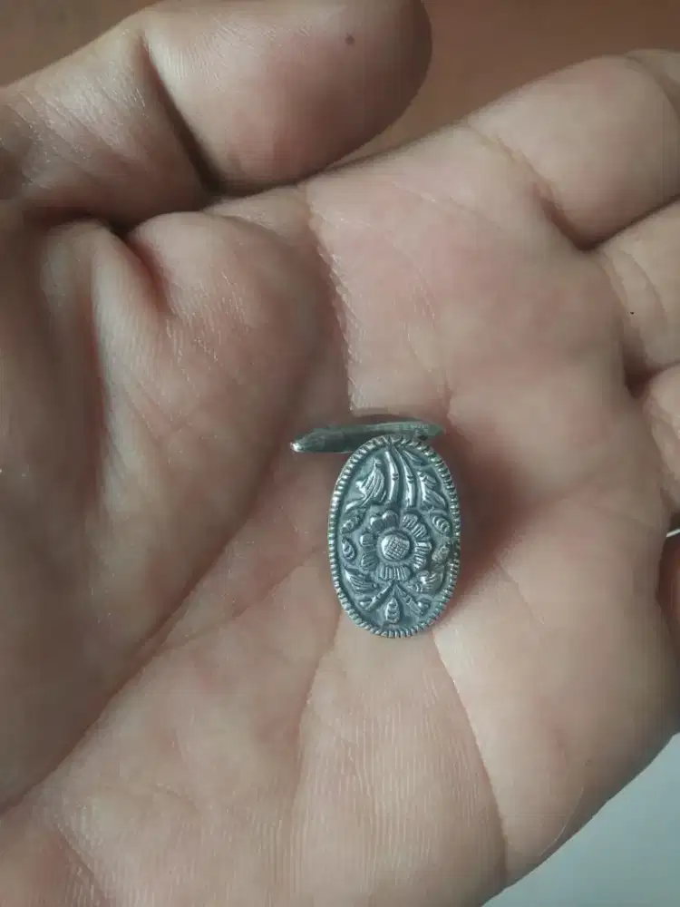 Manset atau hiasan jas perak tua dari era Nederlandsch indisch