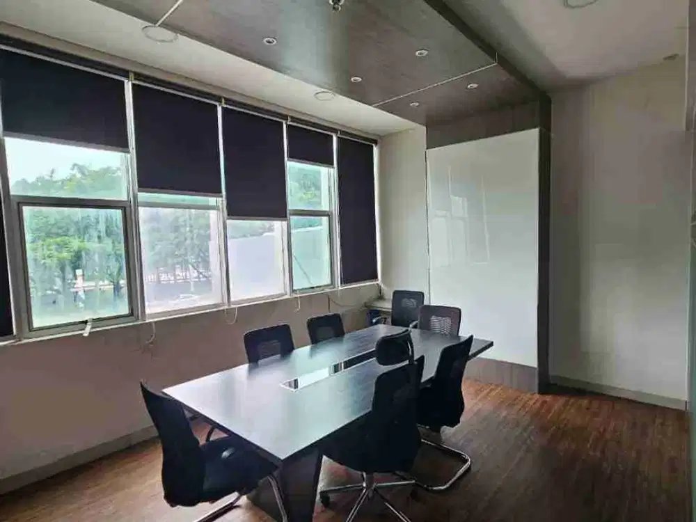 disewakan ruko pik 5 lantai pinggir jalan raya cocok untuk office ( tinggal pakai sudah full furnish )